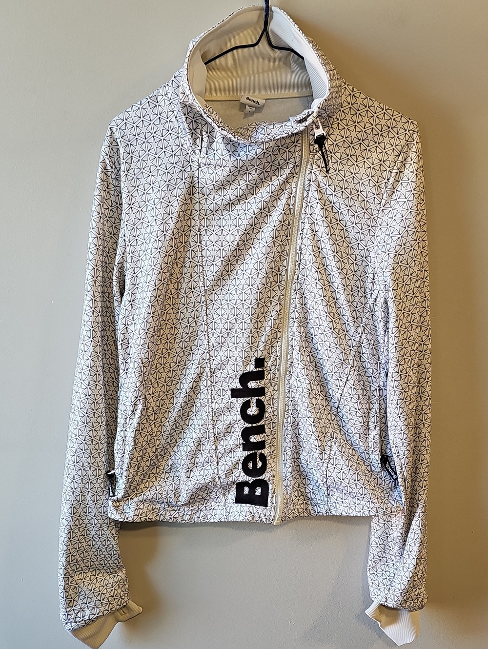 Bench Large White Geometric Zip Jacket
